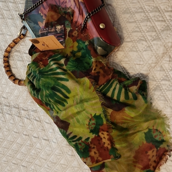 Patricia Nash Bundle: Purse, scarf, coinpurse - Picture 8 of 9